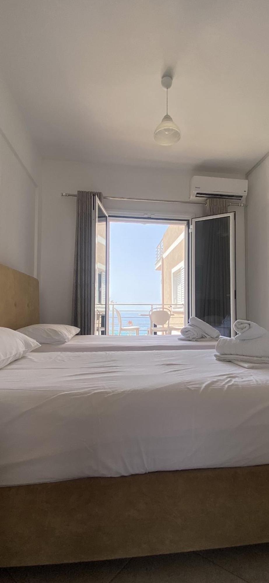 Vangjelis Hotel Химара Экстерьер фото