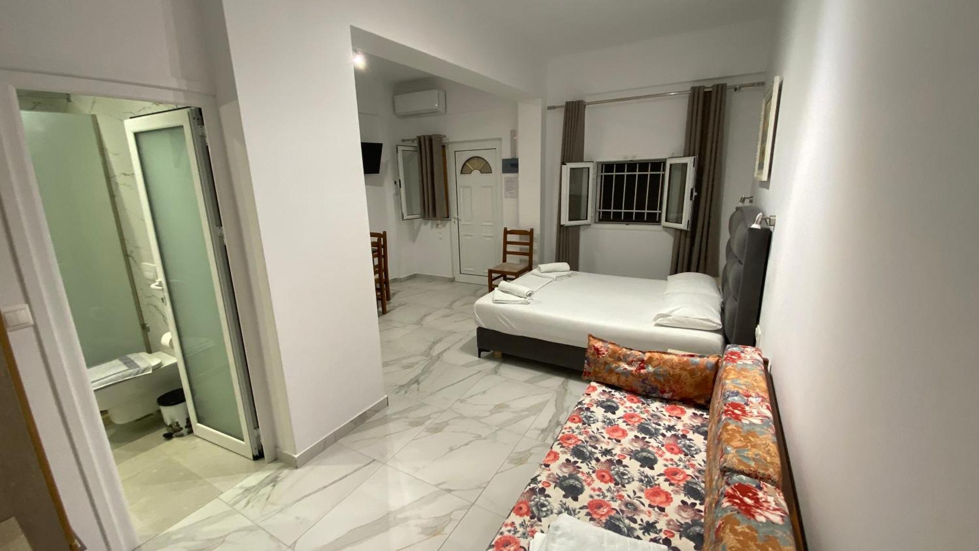 Vangjelis Hotel Химара Экстерьер фото