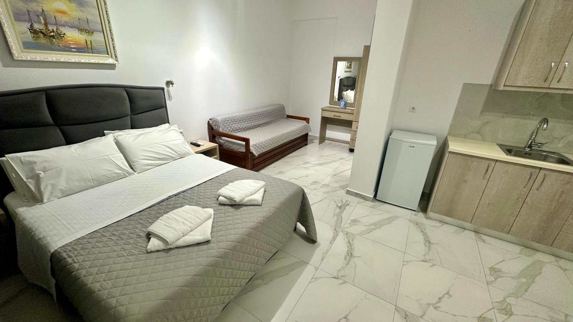 Vangjelis Hotel Химара Экстерьер фото