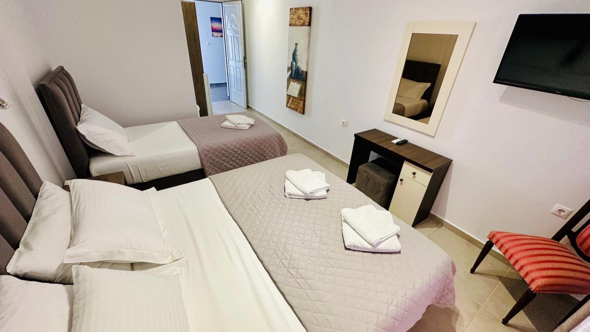 Vangjelis Hotel Химара Экстерьер фото